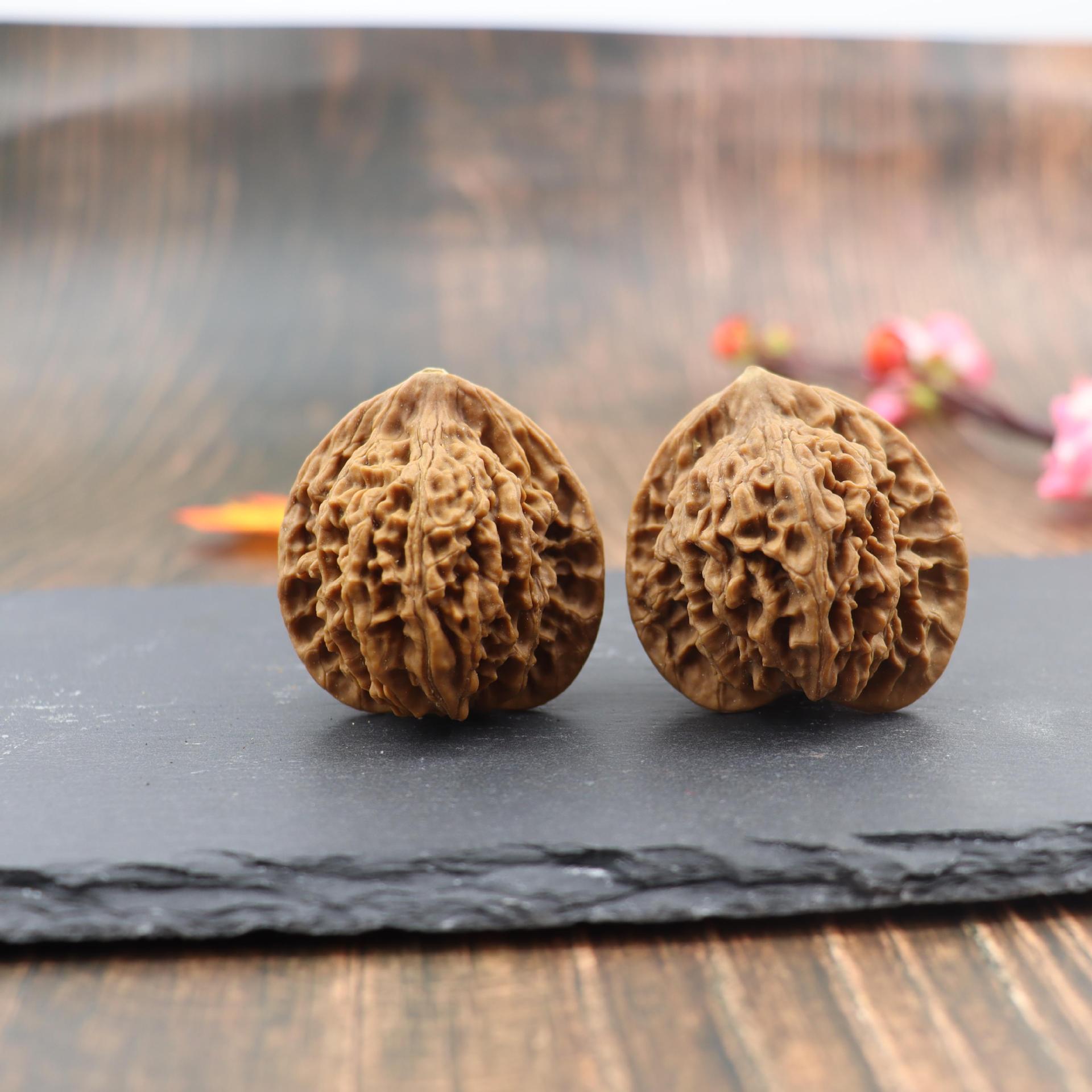 Old man Wen play walnut hand handle ornaments matching walnut activity finger old man exercise supplies in stock wholesale