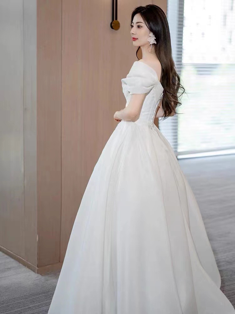 One-Shoulder Light Wedding Dress Bride 2025 New French Satin Main Yarn High-Quality Texture Small Simple Outing Yarn