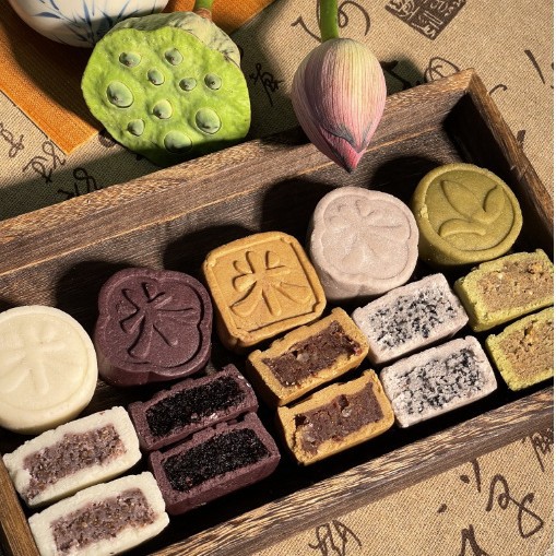 Mid-Autumn Mooncake Frozen Top Oolong Tartary Buckwheat Highland Barley Lotus Lotus Pastry Peach Mountain Skin Souvenir Factory Direct Sales