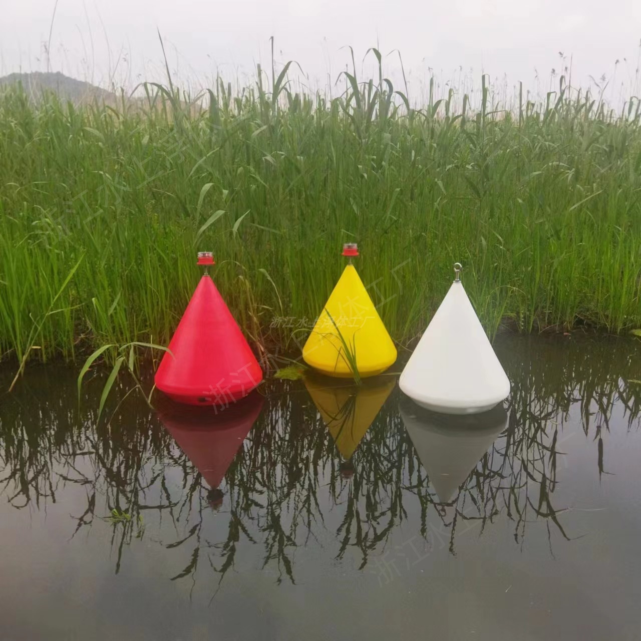 Навигационный буй для речных строительных судов, предупреждающий буй, солнечный свет для ночного мигания, навигационная помощь и позиционирование