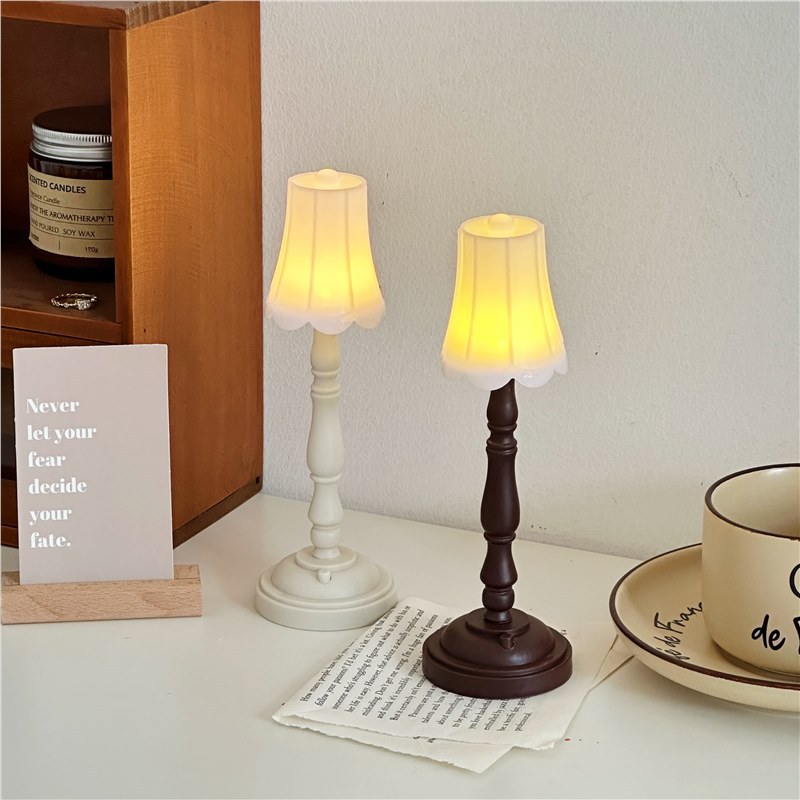 Ins Bedroom Bedside Nightlight European Retro Small Table Lamp Room Desktop Decorative Atmosphere Lamp Ornaments LED Table Lamp
