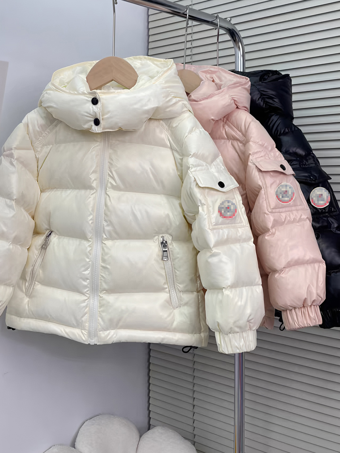 Детская пуховка с съемным капюшоном, укороченный стиль, утолщенная для зимы, для мальчиков и девочек, средний и большой размер, теплая, трехзащитная, блестящая куртка