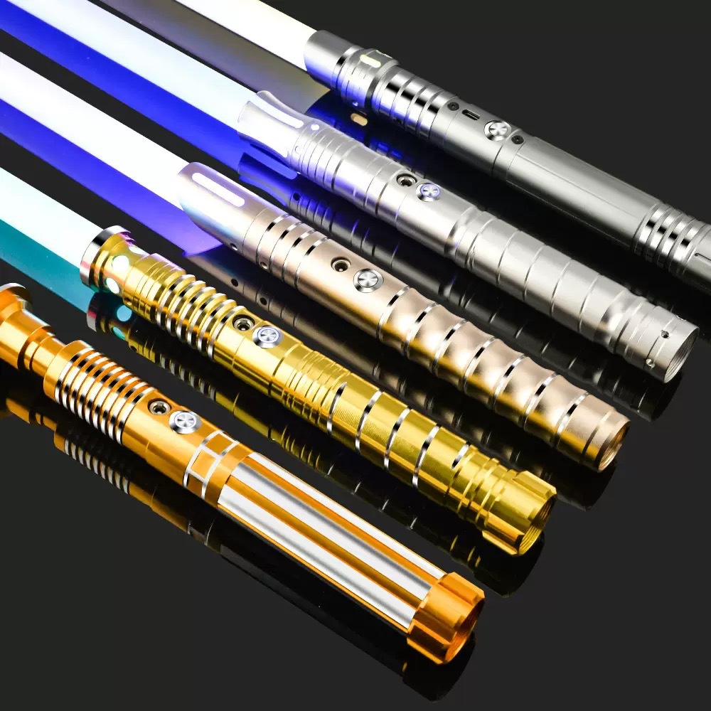 Кросс-бордовый световой меч Звёздных войн двухвостный высококачественный металлический светящийся цветной вибрационный световой меч перезаряжаемая игрушка