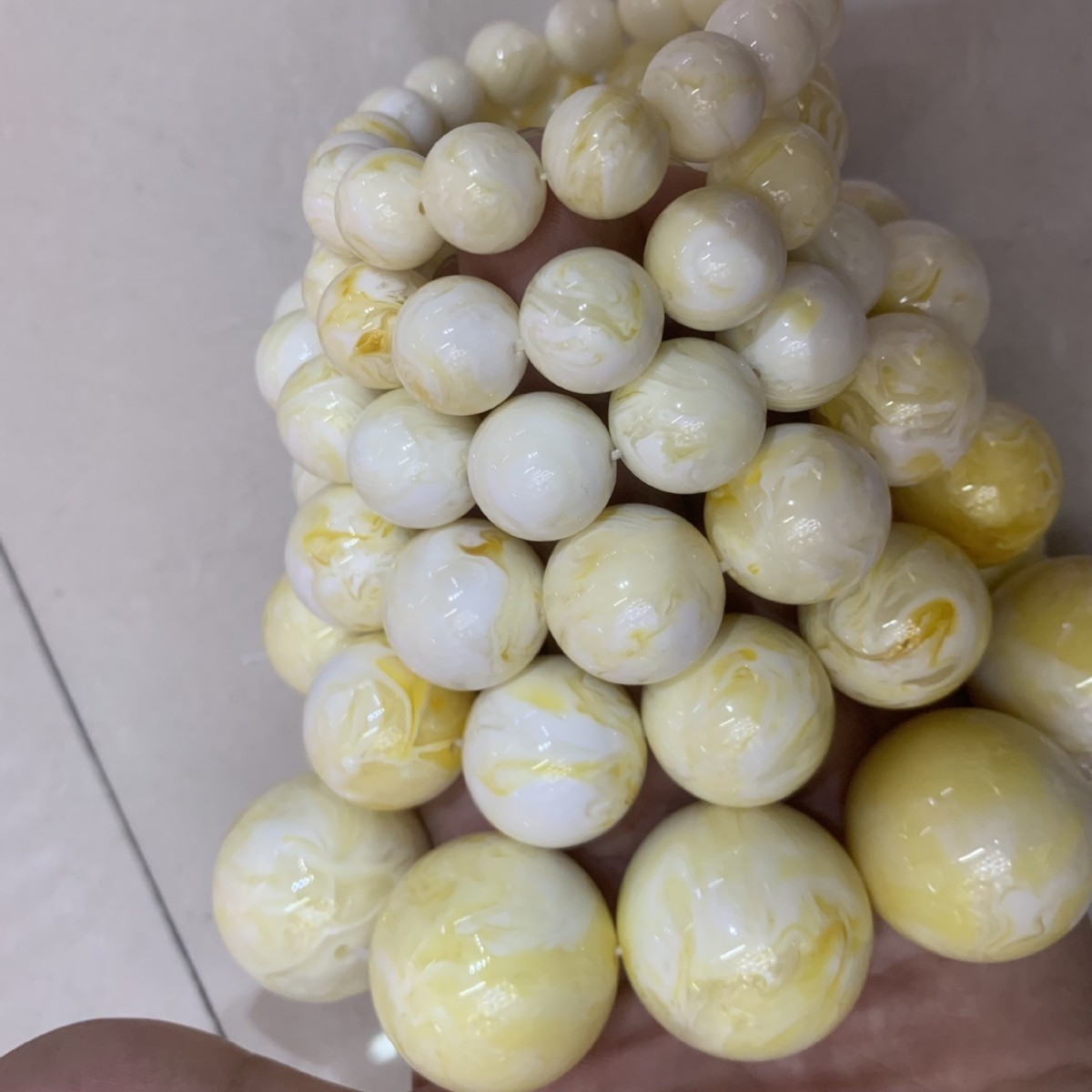 Manufacturer Wholesale Second Generation Russian Material Amber Beeswax Hand String Floating Salt Water Fluorescent Street Stall Exhibition Attractions Live Broadcast