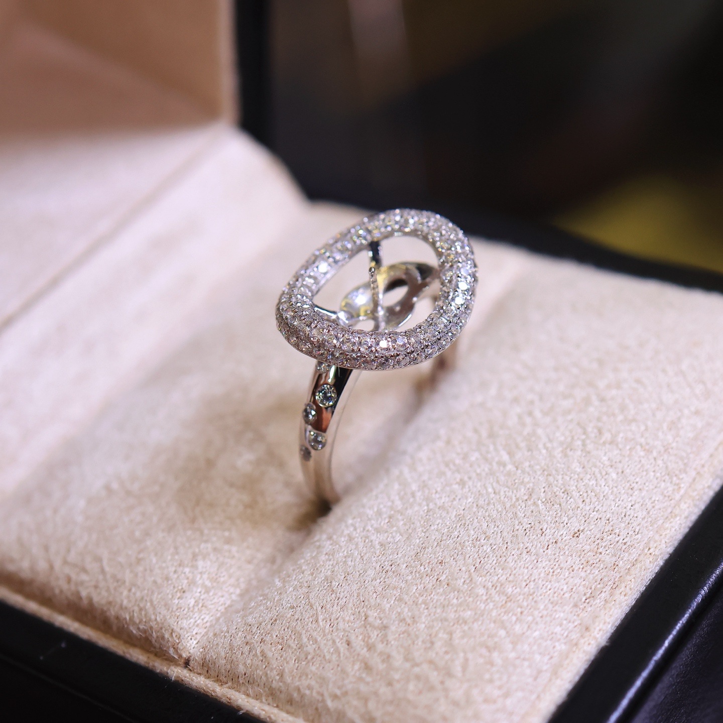 Platinum Pt900 Accessories, Line Design Ring, Heavy Zircon Inlay, Picture with 9mm Beads, Beads Not Included