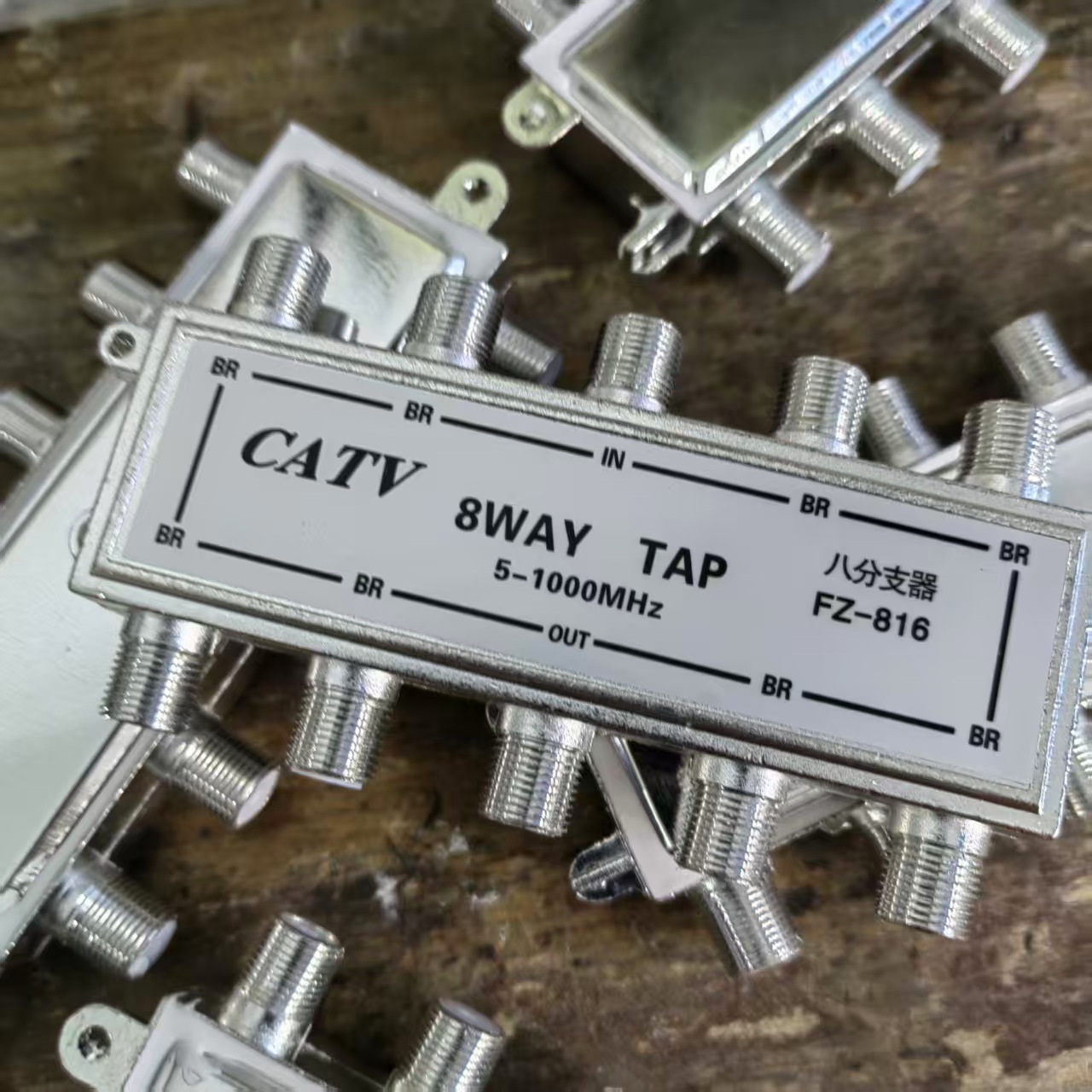 New Yang Cable TV Branch Radio and Television Signal Transmission 8 Branch Metric Interface One in 9 Out Boutique