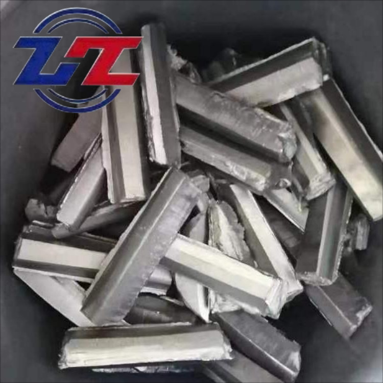 Производители поставляют кристаллизованные гафниевые стержни, гранулы гафния для плавки и добавления, неправильные блоки гафния, гафниевые бары