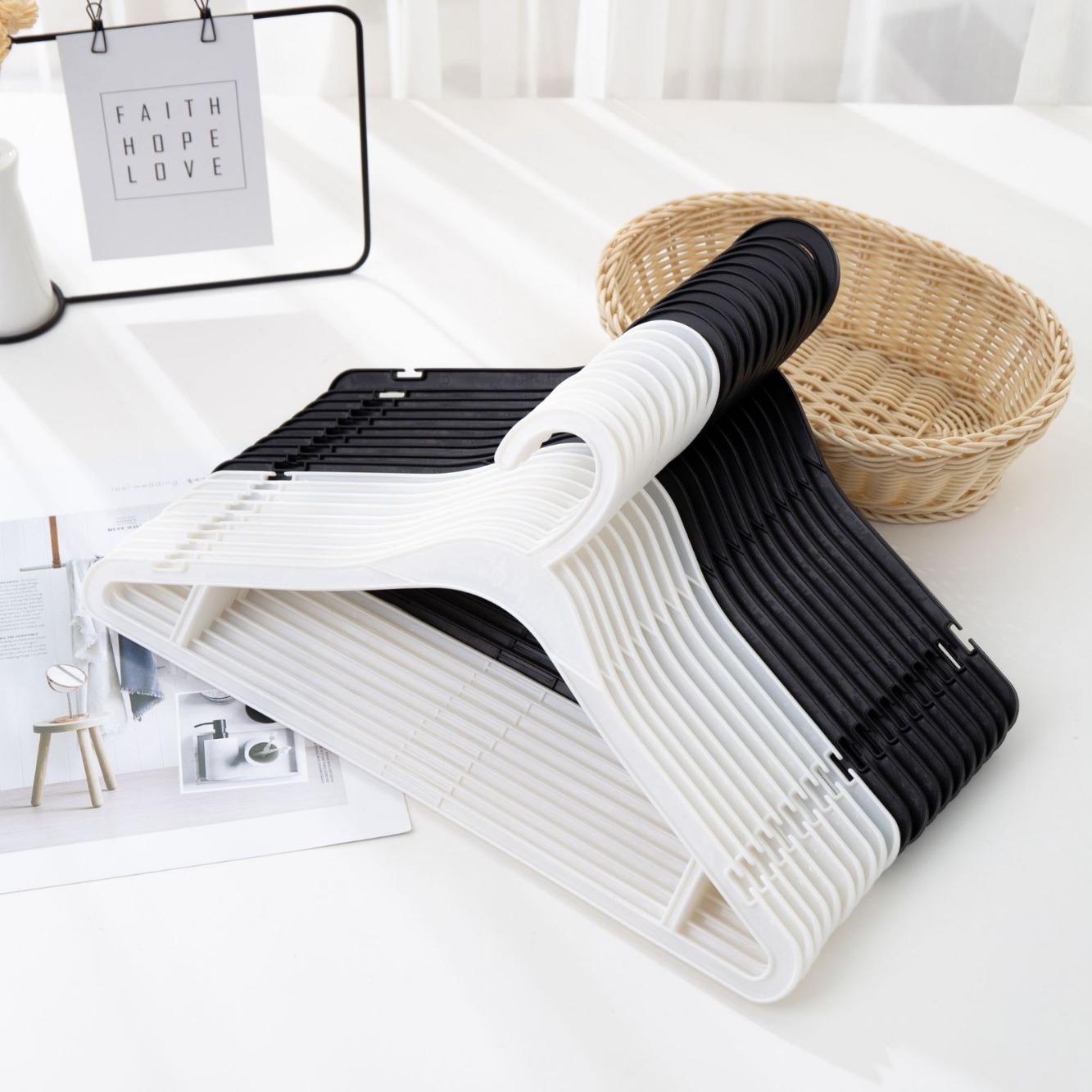 Толстые вешалки для одежды, пластиковые вешалки для отелей, одноразовые вешалки, оптовая продажа