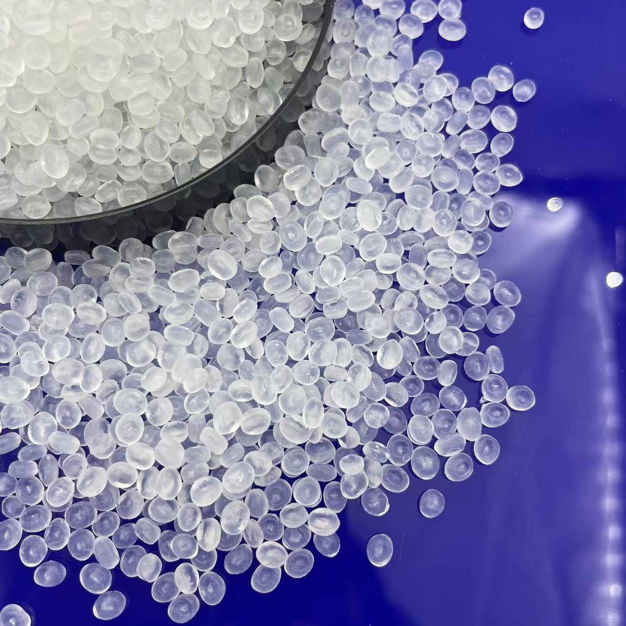 Factory direct in stock supply pp filled particle toy filled polypropylene particles transparent particles