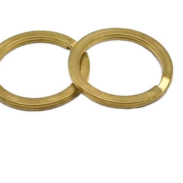 Dongguan manufacturers brass keychain simple fashion brass winding buckle super load-bearing golden polished keychain