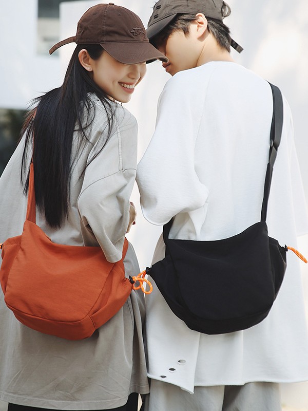 2025 New Student Class Shoulder Bag Trendy Brand Men and Women Same Style Lightweight Crossbody Bag Travel Large Capacity Dumpling Bag