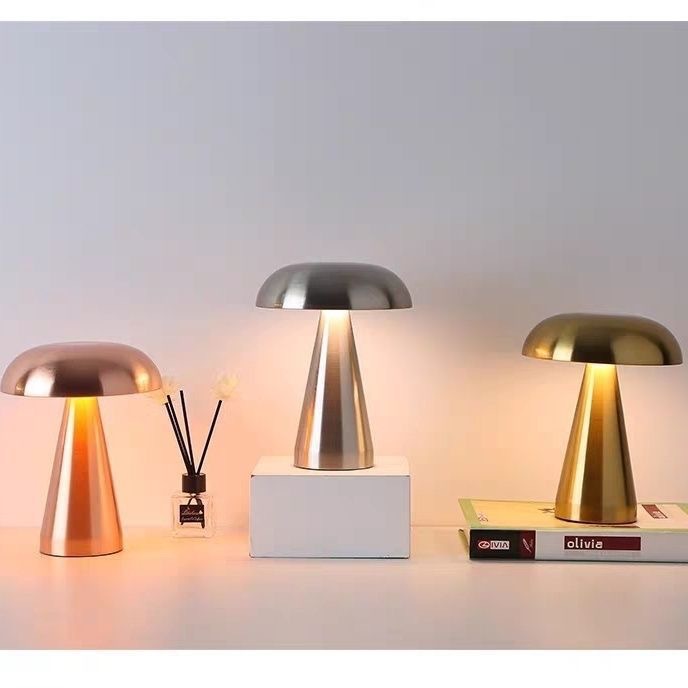 Cross-Border Popular Mushroom Lamp Atmosphere Bedroom Restaurant Cafe Bar Booth Touch Charging European Style Small Table Lamp