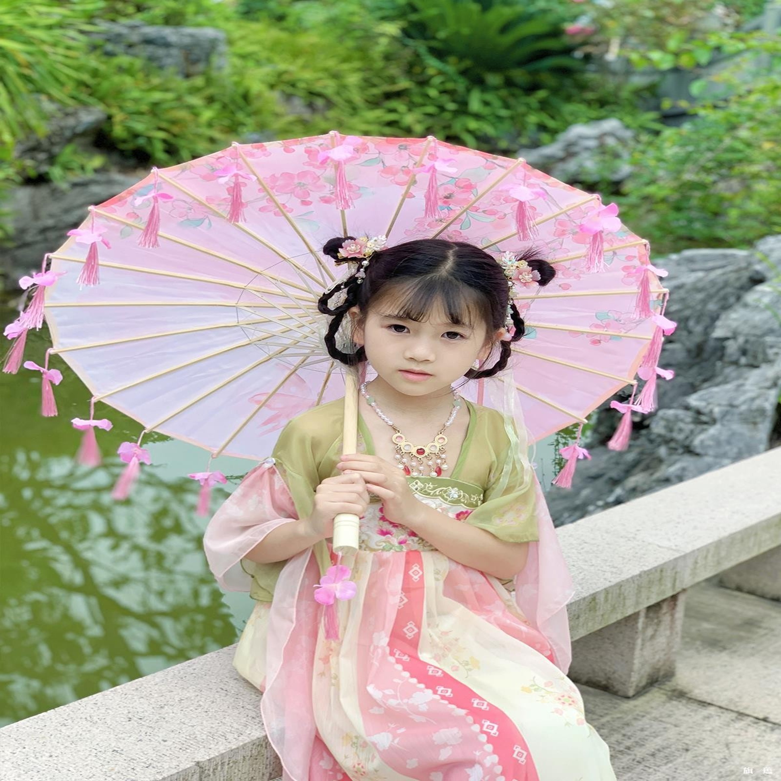 Маленький зонт с лепестками и кисточками для танцевальных выступлений девочек, реквизит для ханфу, декоративный фотозонт, масляный зонт для чонгсема