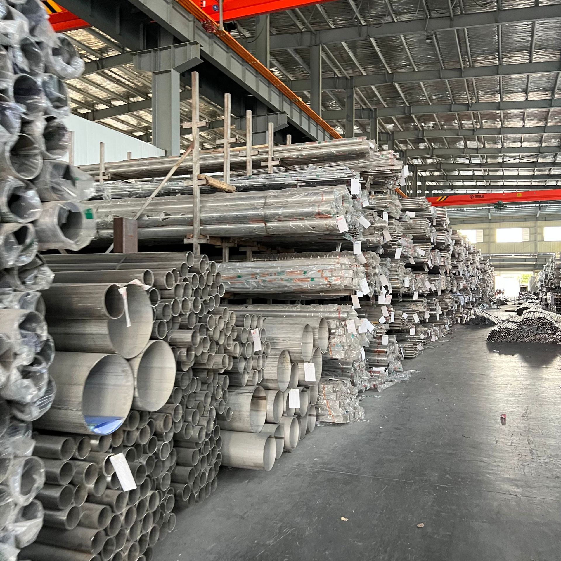 Ready Supply of 201 Stainless Steel Decorative Pipes, 304 Stainless Steel Pipes, Bright Guardrail Pipes, Cuttable and Complete Specifications