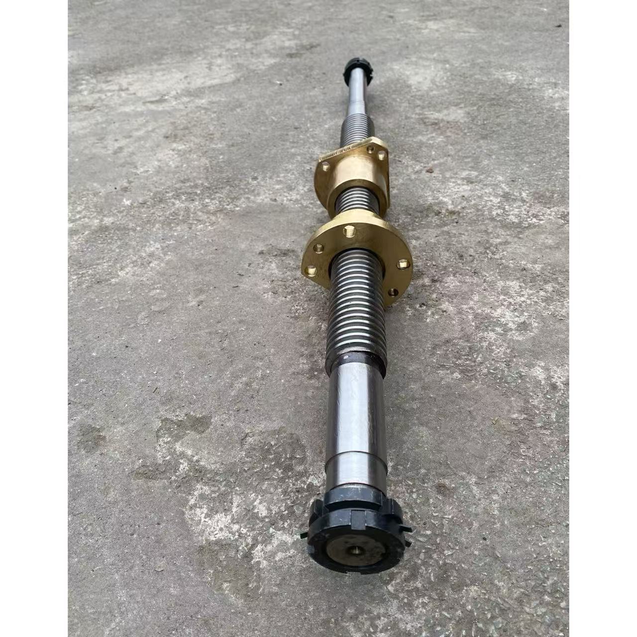 Machine Tool Parts Gear Hobbing Machine Parts Yba3120Ybs3120 Gear Hobbing Machine Adjustable Screw Rod Chongqing Machine Tool Parts