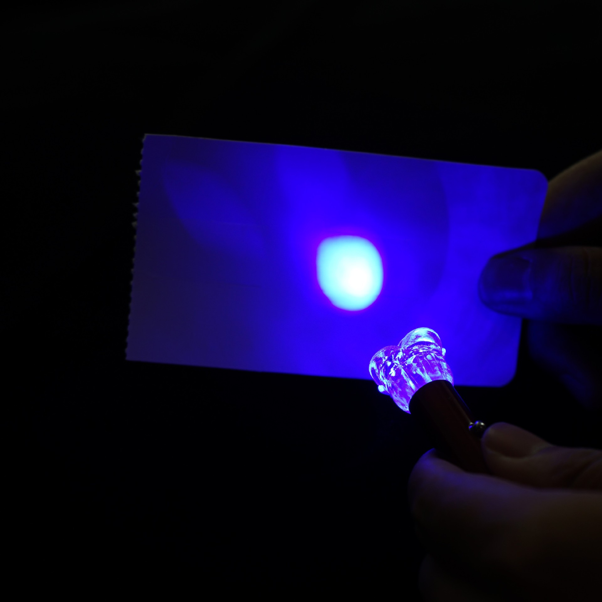 New three-in-one carabiner rose laser light mini portable infrared red and blue flashing light box