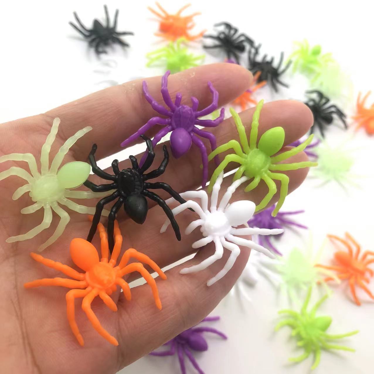 Simulation small spider plastic cartoon small toy fake spider 2.2-3.5cm Halloween color small spider