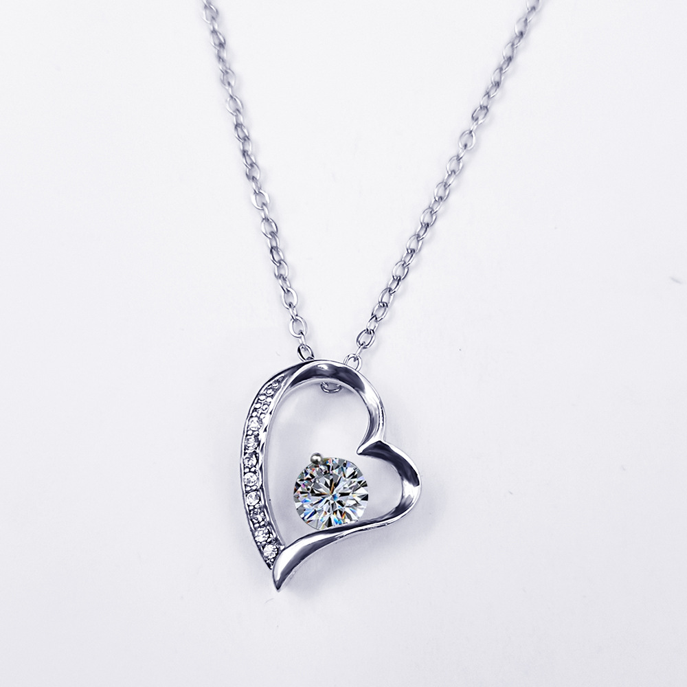 Stainless steel heart-shaped zircon clavicle chain titanium steel all-match necklace women's heart-shaped crystal diamond pendant accessories