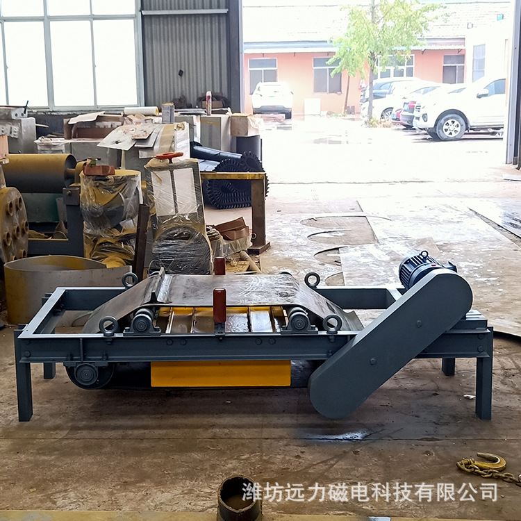 Permanent magnet self-unloading iron remover building crushing self-unloading iron remover magnetic roller iron remover conveyor belt iron remover