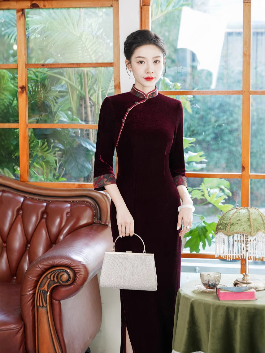 fleece-lined thickened Hongyun embroidered cheongsam 2024 new long stitching factory direct fashion cheongsam dress