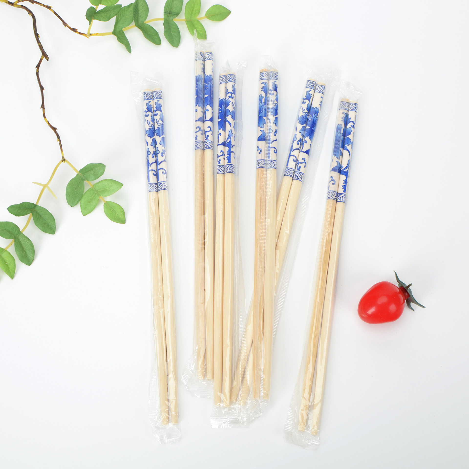 Оптовая продажа одноразовых бамбуковых палочек с синим и белым фарфором, индивидуальная упаковка для ресторанов и на вынос