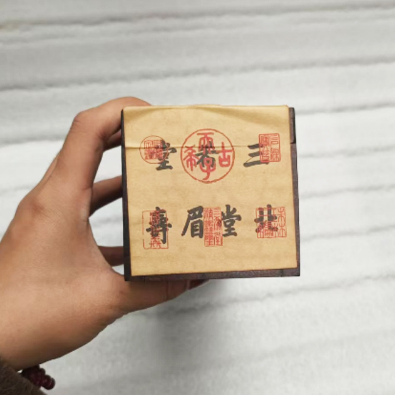 Antique old wooden box small long roll with seal antique crafts random hand roll all kinds of celebrity blind box painting