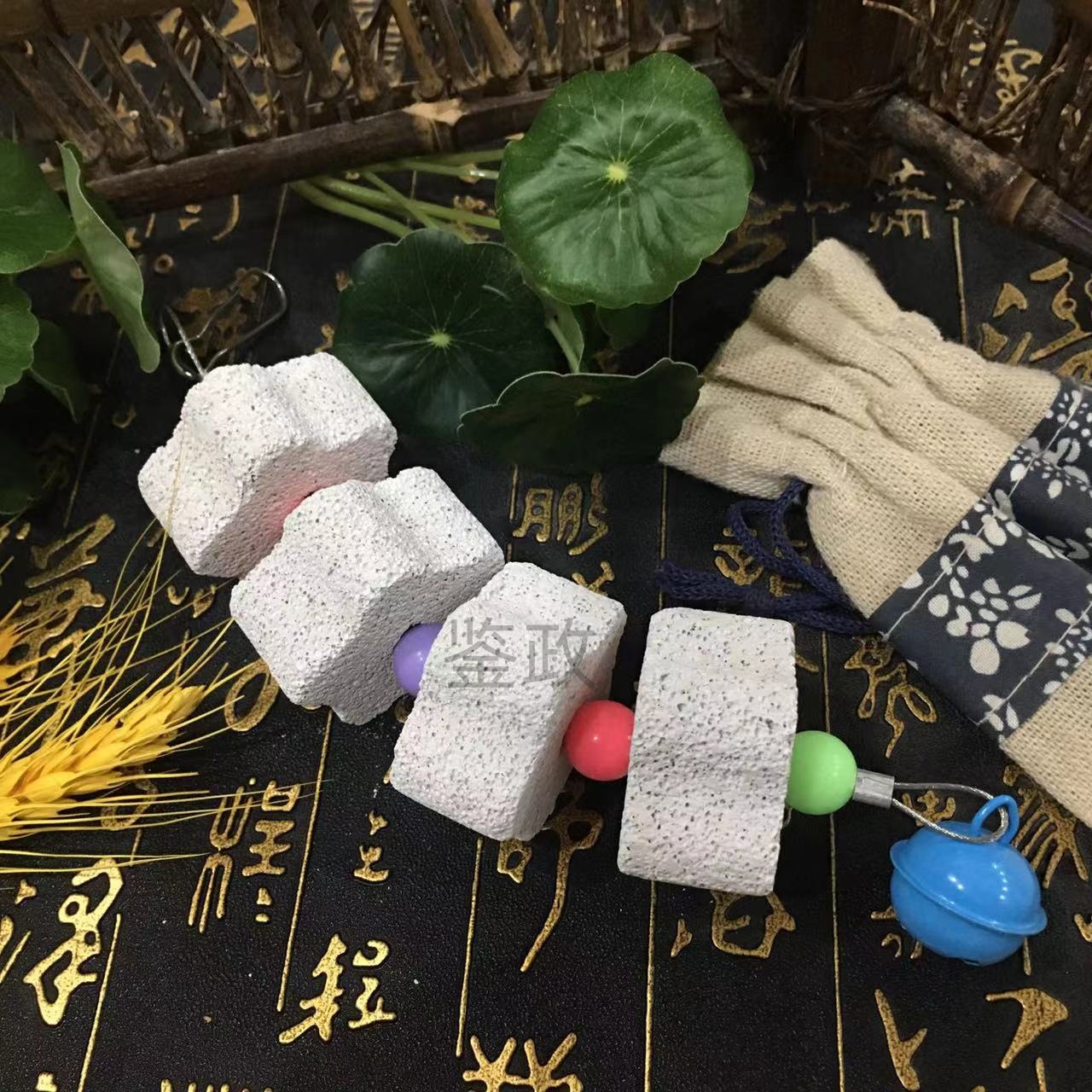 Wholesale Cuttlefish Bone Skewers New Arrival Cuttlefish Bone Black Phoenix Tiger Skin Peony Parrot Bird Food Grinding Teeth and Biting Sea Jellyfish