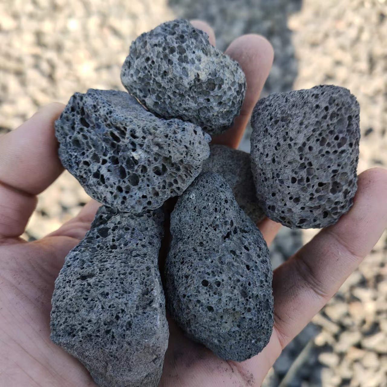 Red Volcanic Stone/Volcanic Rock Is Used for Seedling Cultivation and Soil Mixing, Potted Paving, Fish Tank Landscaping, Sewage Treatment Filter Material