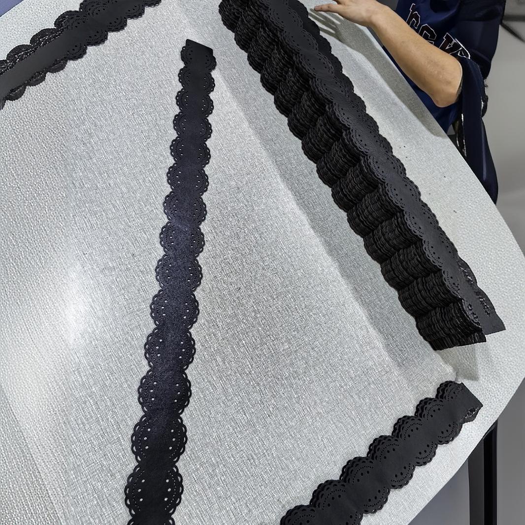 New Retro Fashion Dress with Waist Belt for Women, Featuring a Bow Tie-Up Design, Waist-Cinching Decoration, and Suitable for Pairing with a Coat