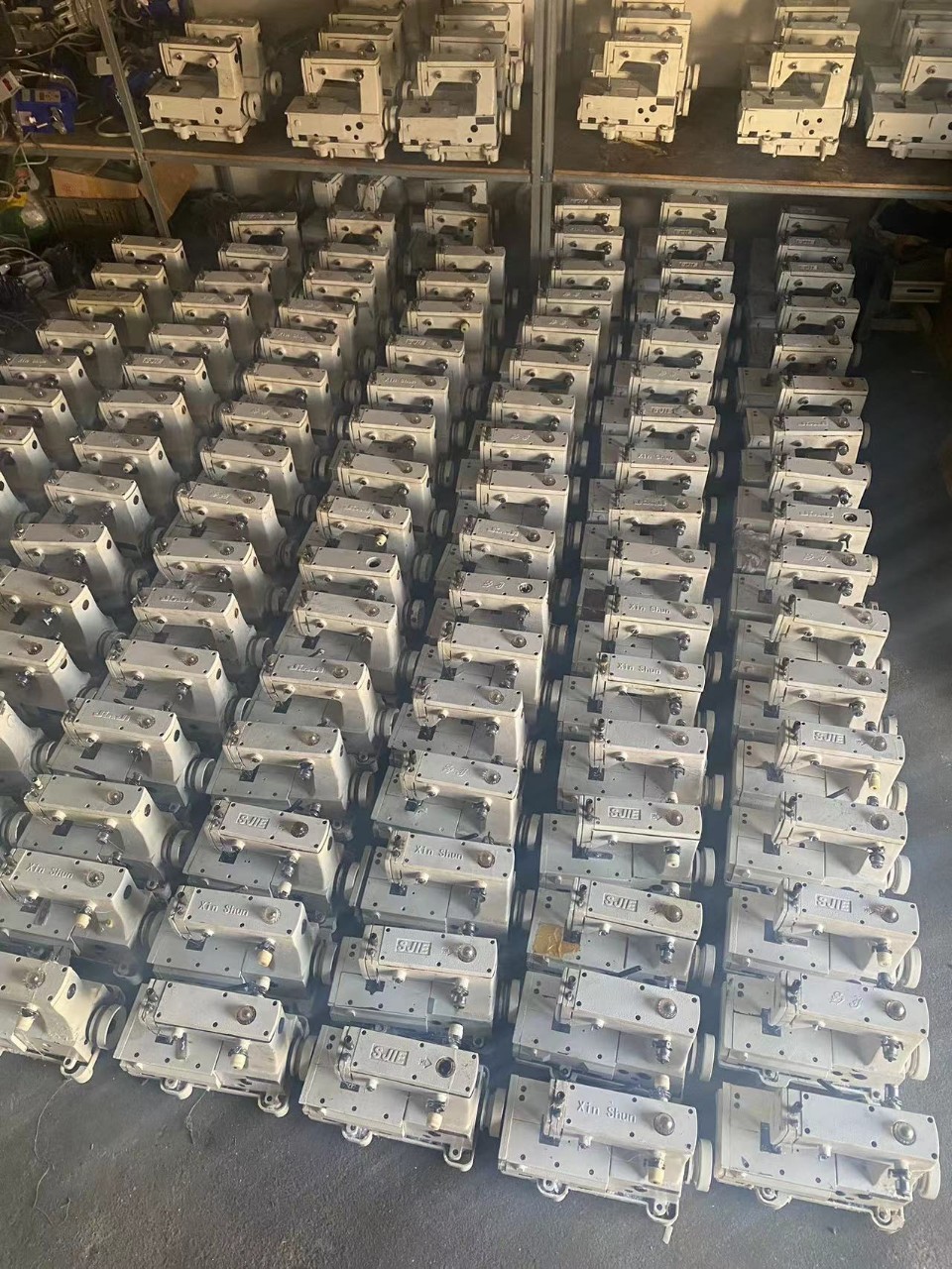 Large Supply of Second-Hand Glove Machine Glove Factory with Glove Sewing Machine Anti-Static Gloves Etiquette Gloves Equipment