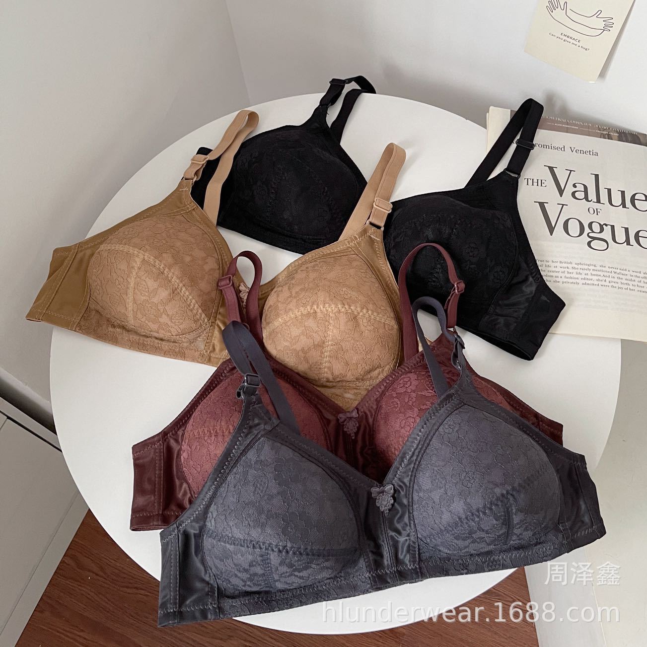 Новый бюстгальтер без стальных колец с кружевом