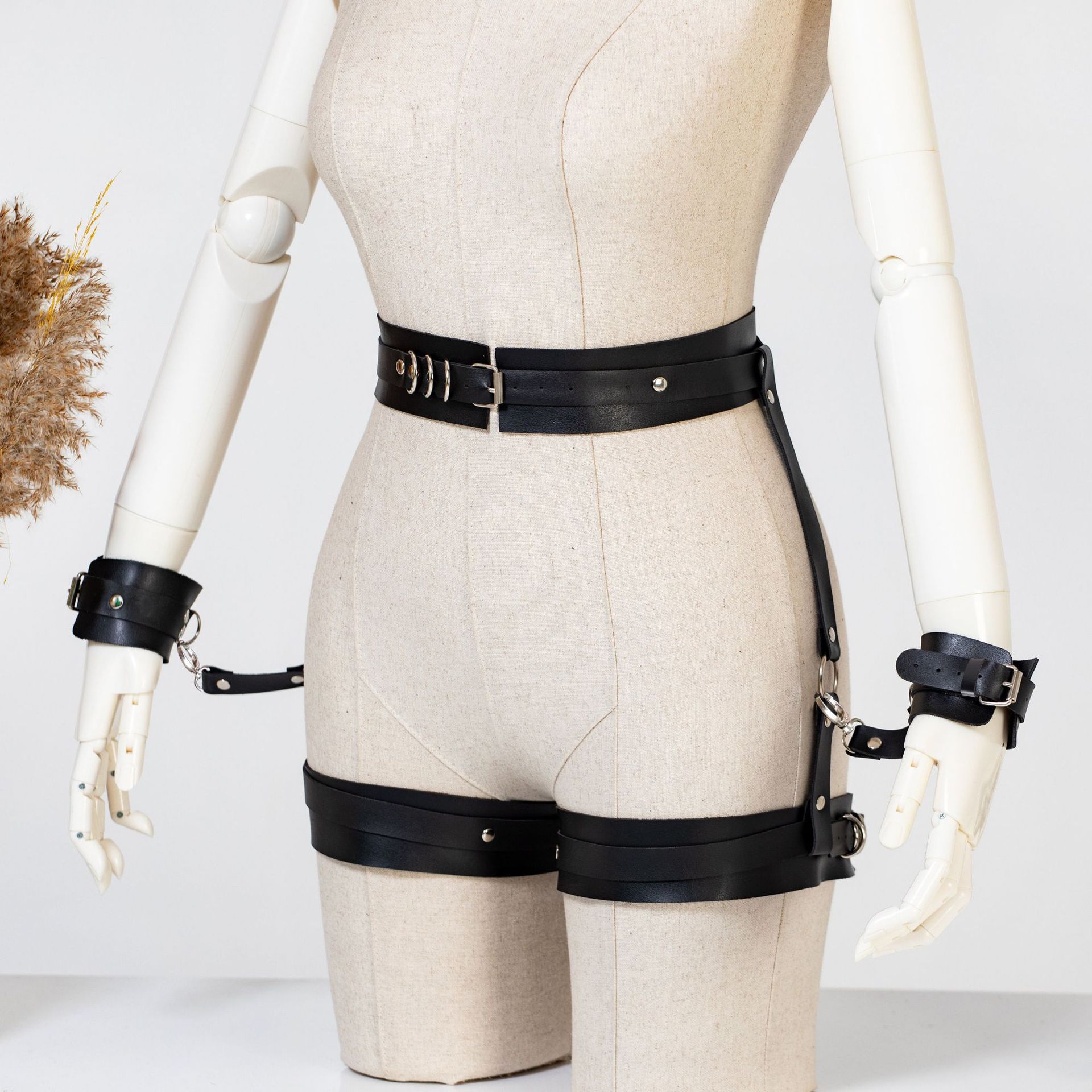 Women's SM adult supplies wear leggings sex toys wholesale factory direct supply leather sex accessories binding pants