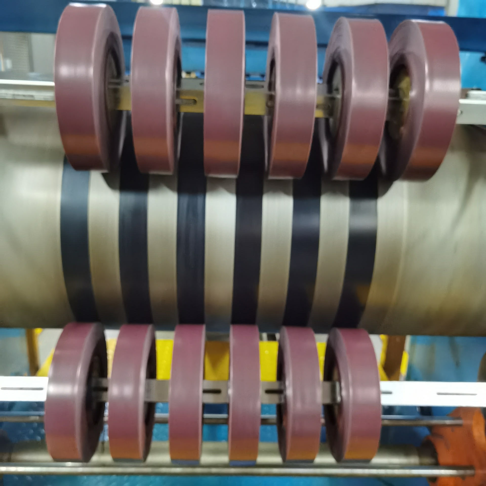 Обработка и индивидуальная настройка высеченных квадратных сеток, тисненая пленка для выпуска, оптическая пленка, маленькая квадратная пленка PE для выпуска