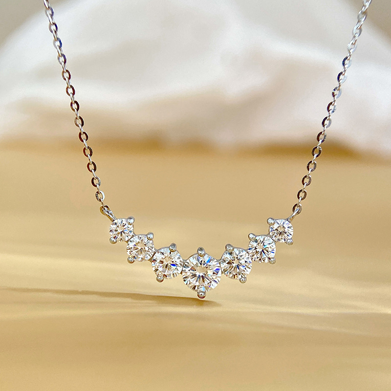 Ожерелье из D цвета моиссанита Семь принцесс Улыбка Ожерелье S925 стерлингового серебра Цепочка на ключицу 1 карат Подвеска Высокое чувство кросс-бордерное