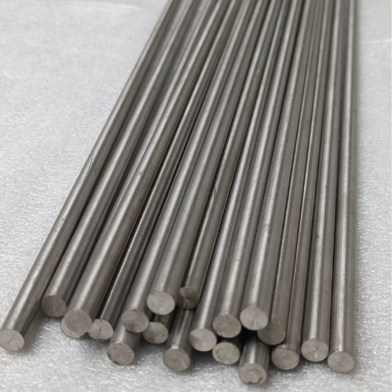 High Purity Polished Zirconium Rod Purity 99.95% Zirconium Forgings Zirconium Rod Manufacturer Zirconium Alloy Rod Zirconium Processing Parts Zirconium Rod Material