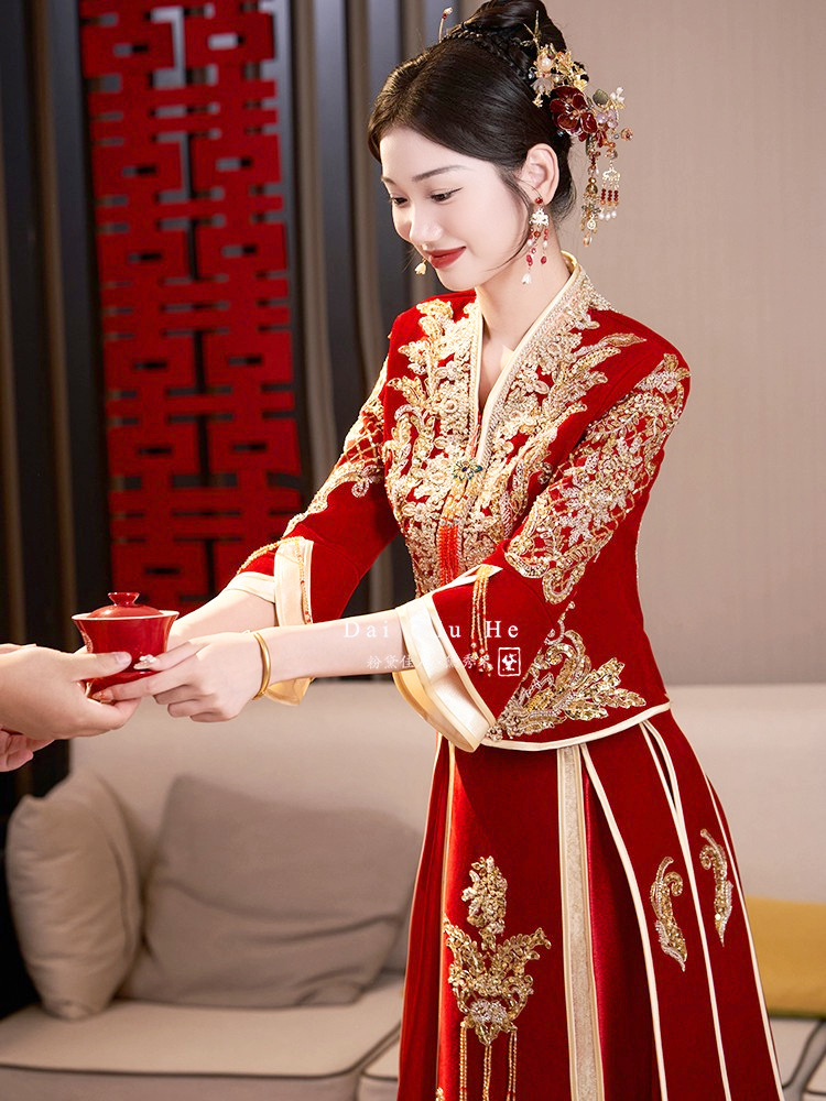 Small Velvet V-neck Xiuhe Dress Bride 2024 New Low Collar Wedding Dress Toasting Dress Chinese Style Wedding Dress