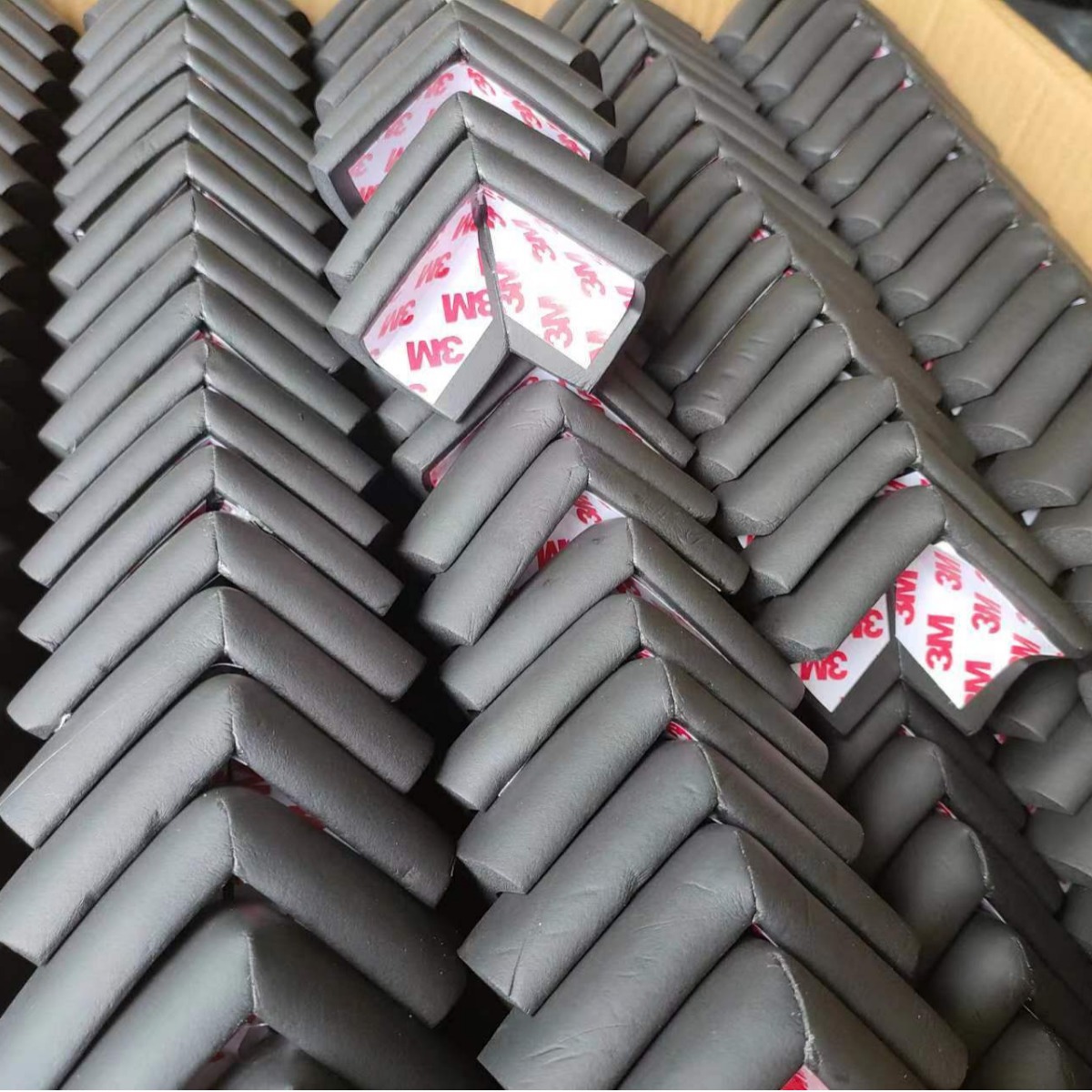 Manufacturer Wholesale L-Shaped Thickeneded Sticker-Free Anti-Collision Corner Kids Safety Protection Corner Thickeneded and Widened Sticker-Free Table Corner