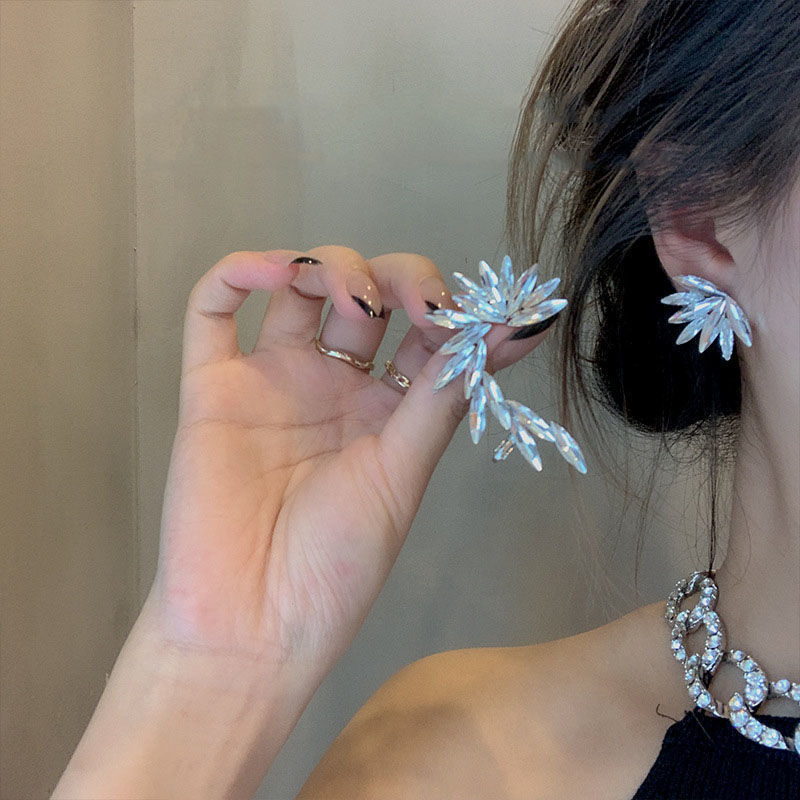 South Korea Fashion Diamond AB Asymmetric Crystal Angel Wings Ring Small Design Exaggerated Jewelry Female February 16