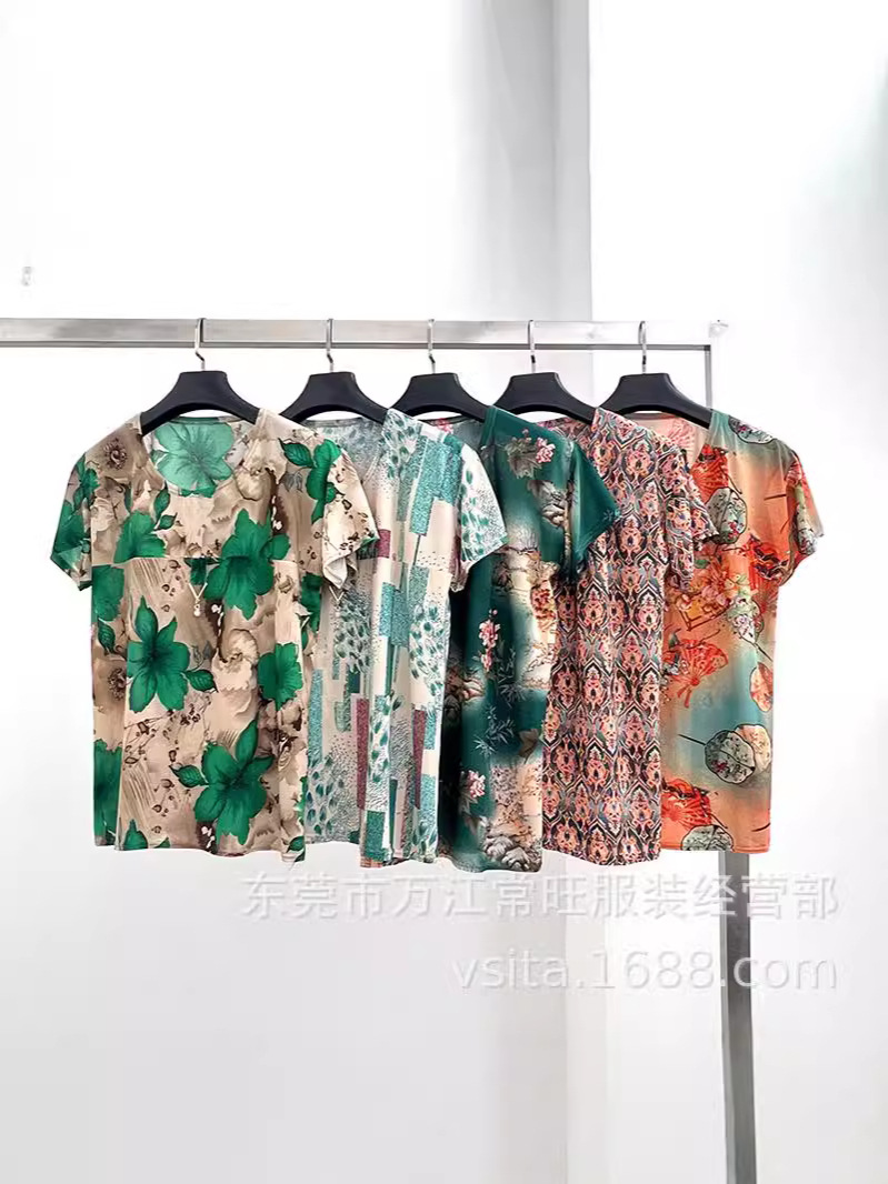 Mother's plus size summer clothes middle-aged and elderly women's T-shirt stall wholesale grandma's new short sleeve jacket market supply