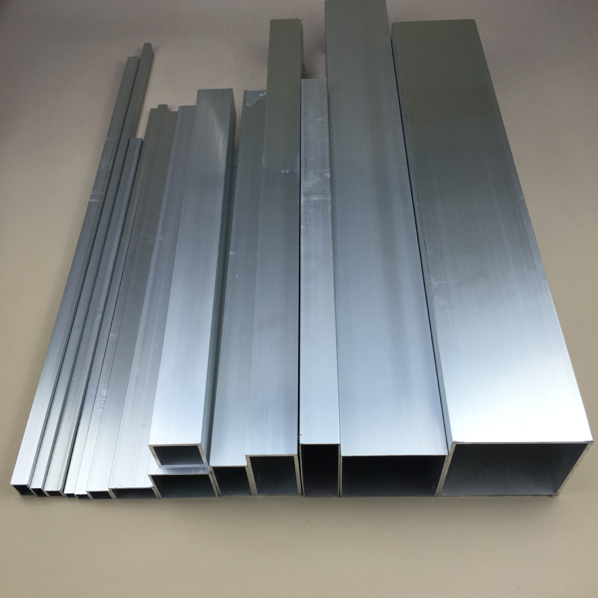 6061 Aluminum Alloy Square Tube Manufacturer Electrophoretic Oxidation Drawing 6063 Rectangular Aluminum Tube Processing Profile Aluminum Square Tube