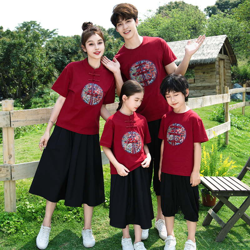 2025 Комплект для родителей и детей Летний комплект в национальном стиле Короткий рукав Анкара Красный для мамы и платьев Семья из трех человек Национальная мода Ханьфу Семейный