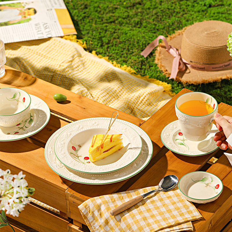 Strawberry Manor French Vintage Romantic Ceramic Tableware suit Rice Bowl Disc Dish Fish Plate Soup Bowl for Gifts