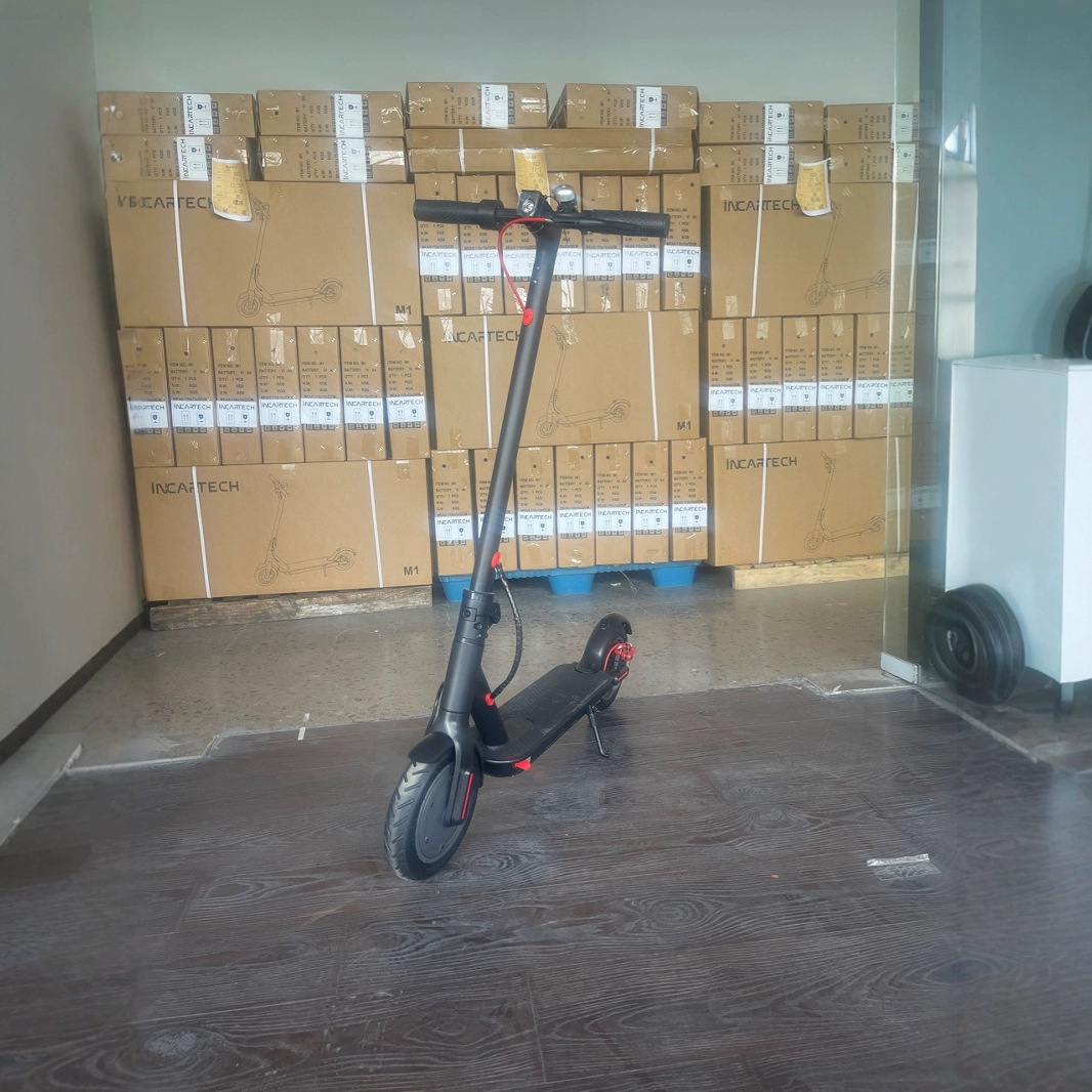 Factory direct supply of a generation of 36V350W foldable electric scooter 8.5 inch short-range scooter