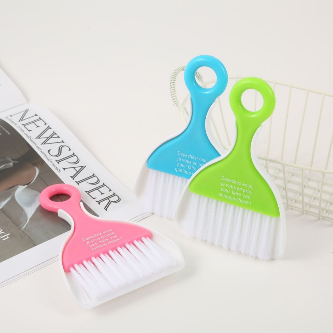 Factory dustpan small broom two-piece desktop brush keyboard cleaning brush pet hamster cage cleaning tool set