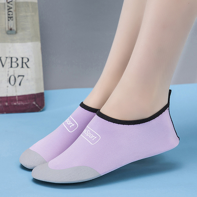 Beach shoes for adults, boys and girls non-slip soft bottom quick-drying seaside wading river-tracing skin-friendly diving socks