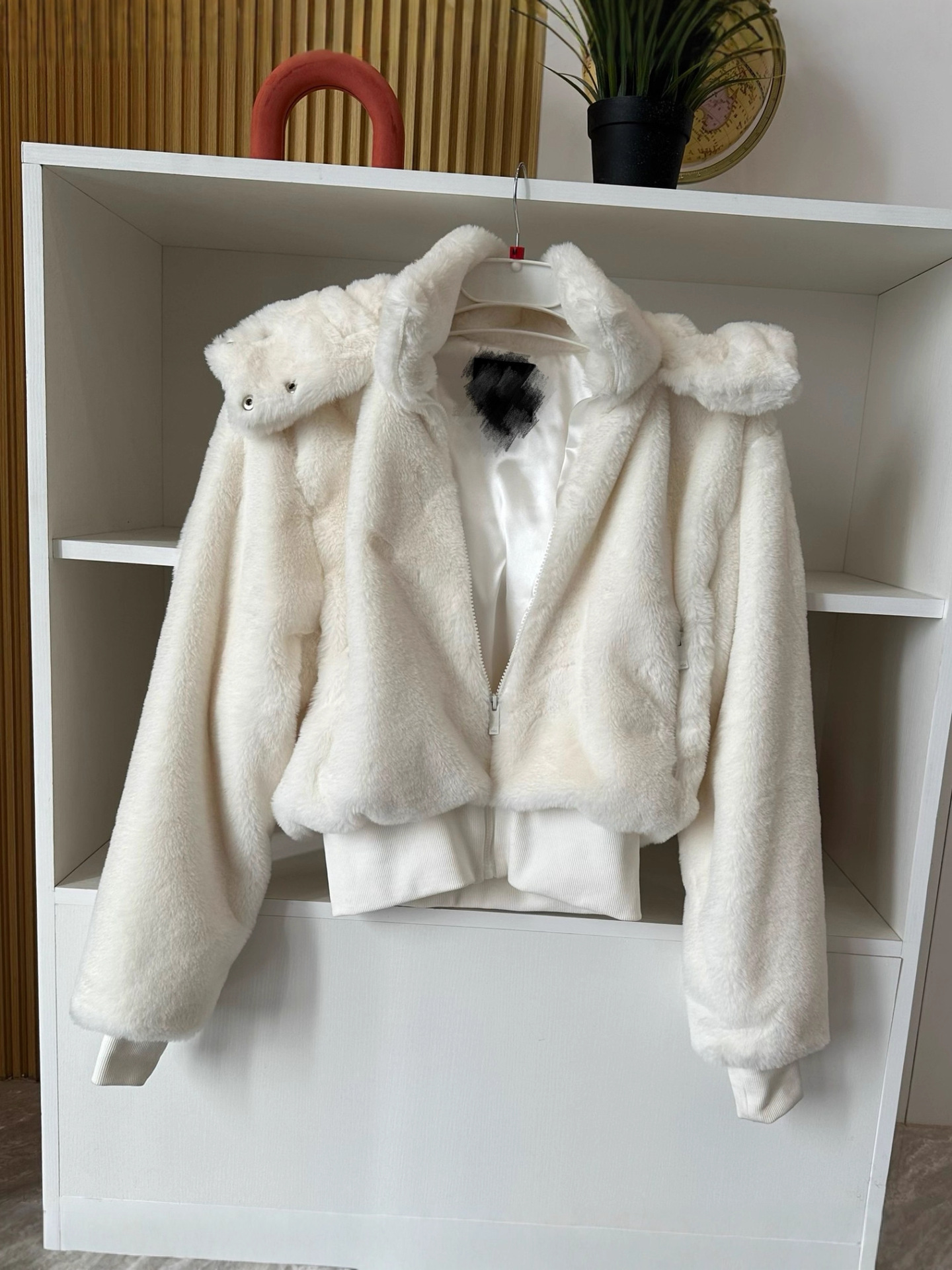 Kendall Jenner's Same Style A-Brand Popular Soft Warm Rabbit Fur Short Coat with Detachable Faux Fur Hat for Autumn and Winter