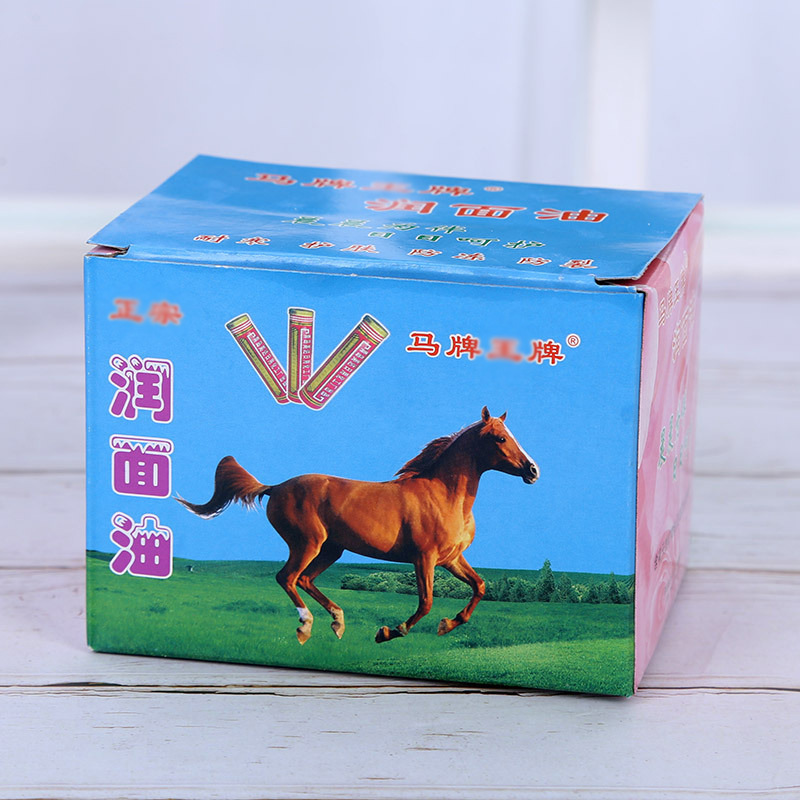 Horse brand moisturizing oil hand rubbing oil horse oil simple horse Oil moisturizing oil stick mouth oil hand cream horse oil stick stick stick oil