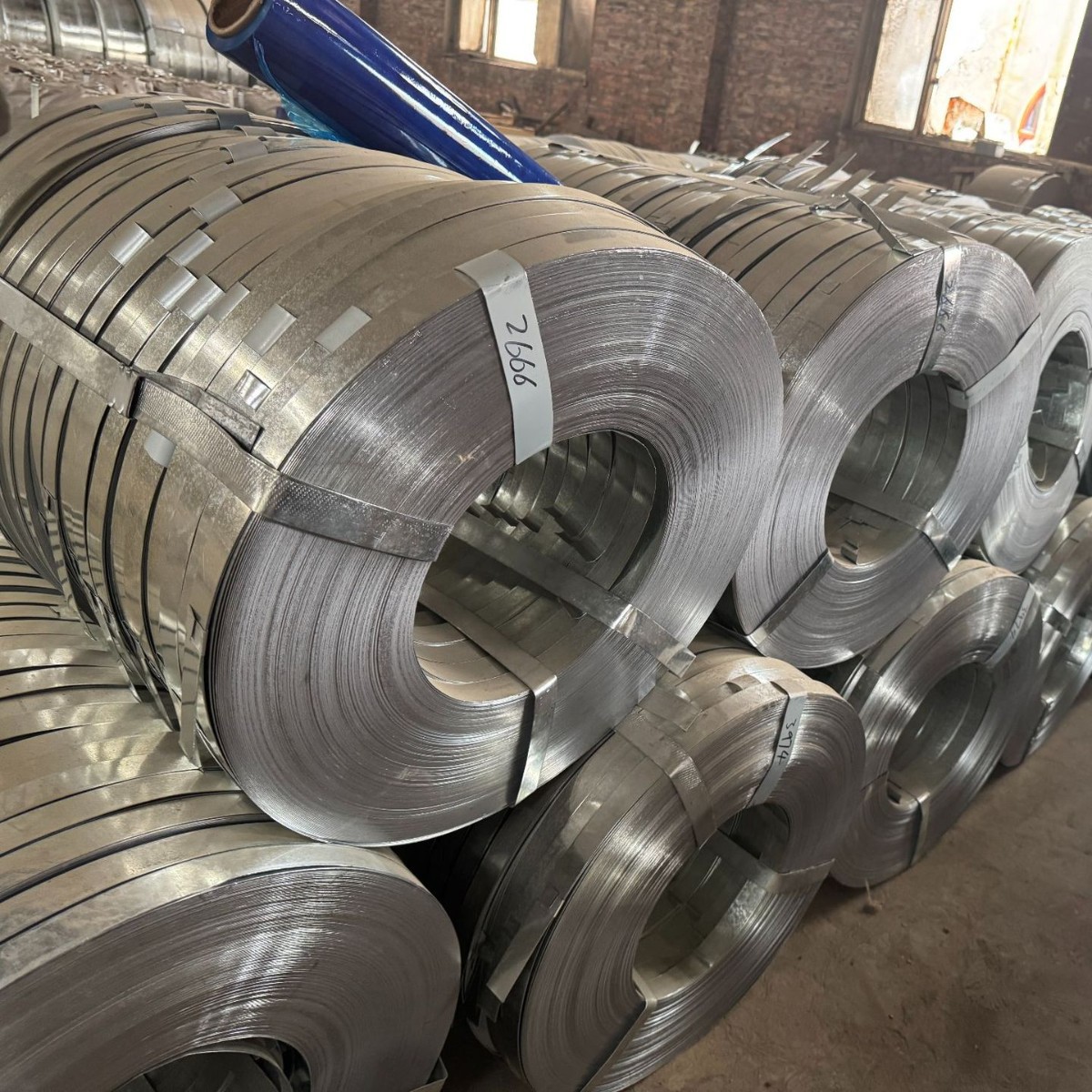 Corrugated pipe galvanized packing belt steel belt 16mm hot dip galvanized narrow steel belt Q235 iron sheet steel belt metal strapping belt