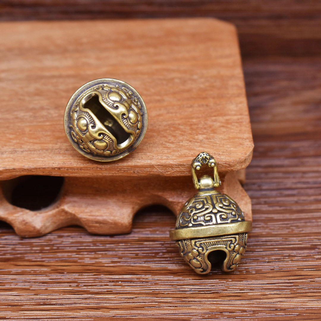 Handmade Brass Pure Copper Gourmet Bell Car Keychain Pendant Exorcism Bell Accessories Creative Gift Pendant for Men and Women