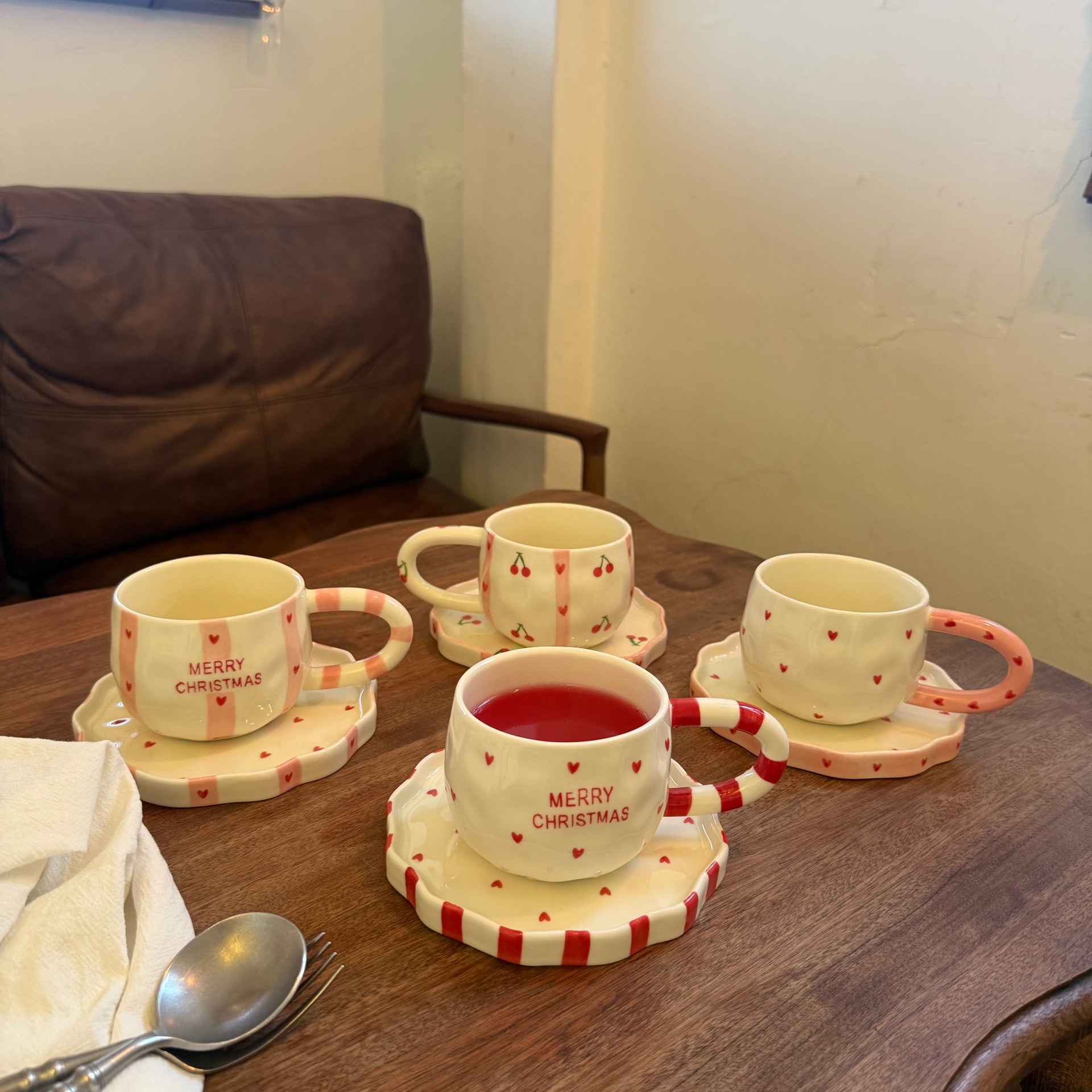 French Ins Retro Christmas Style Hand-Painted Ceramic Coffee Cup and Saucer, High-Looking Afternoon Tea Dessert Saucer